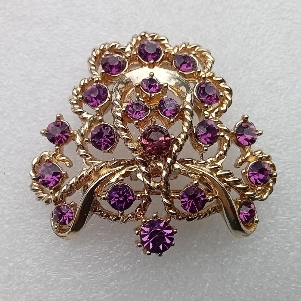 Vintage CORO Gold Tone Metal Brooch With Anethist Rhinestone In Floral Disign
